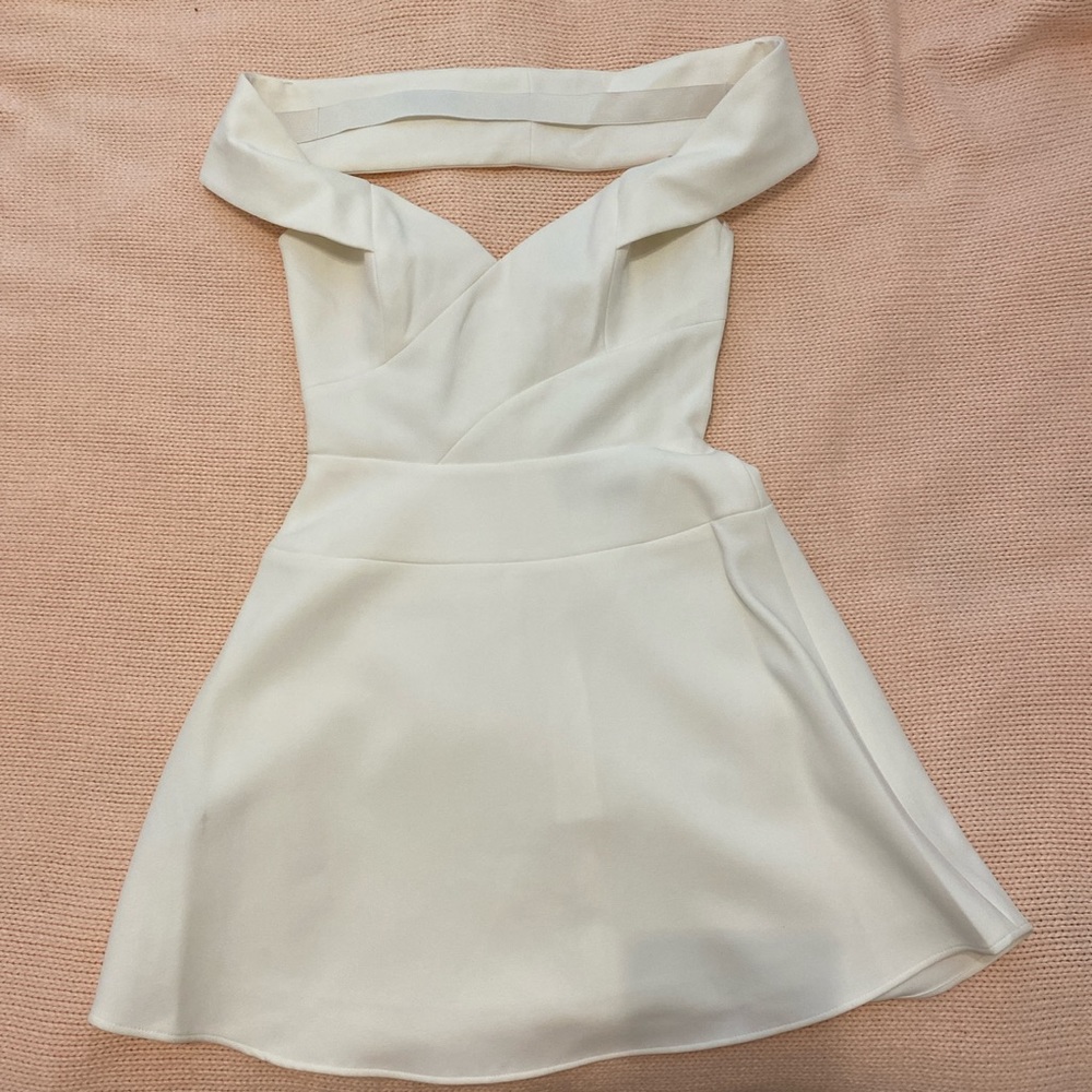 NWT adorable off the shoulder fairy like dress